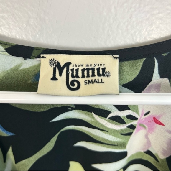 Show Me Your Mumu Floral Bell Sleeve Wrap Front Tropical Romper Size Small - Picture 11 of 14